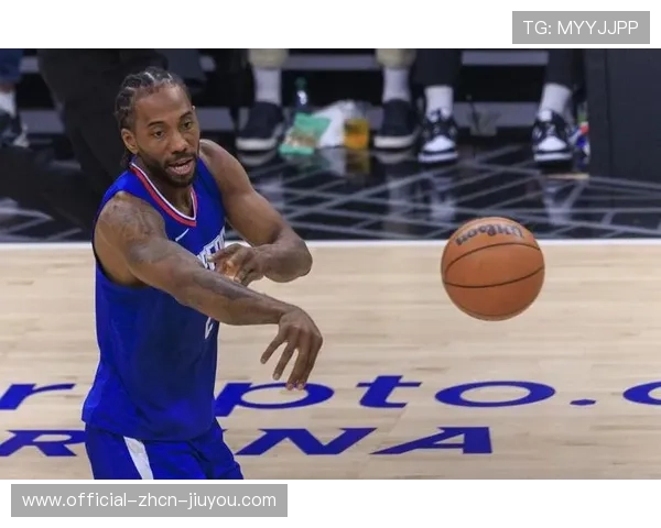 伦纳德：比赛末一次防守扭伤了脚踝，明天早上看看感觉如何，伦纳德脚踝受了什么伤