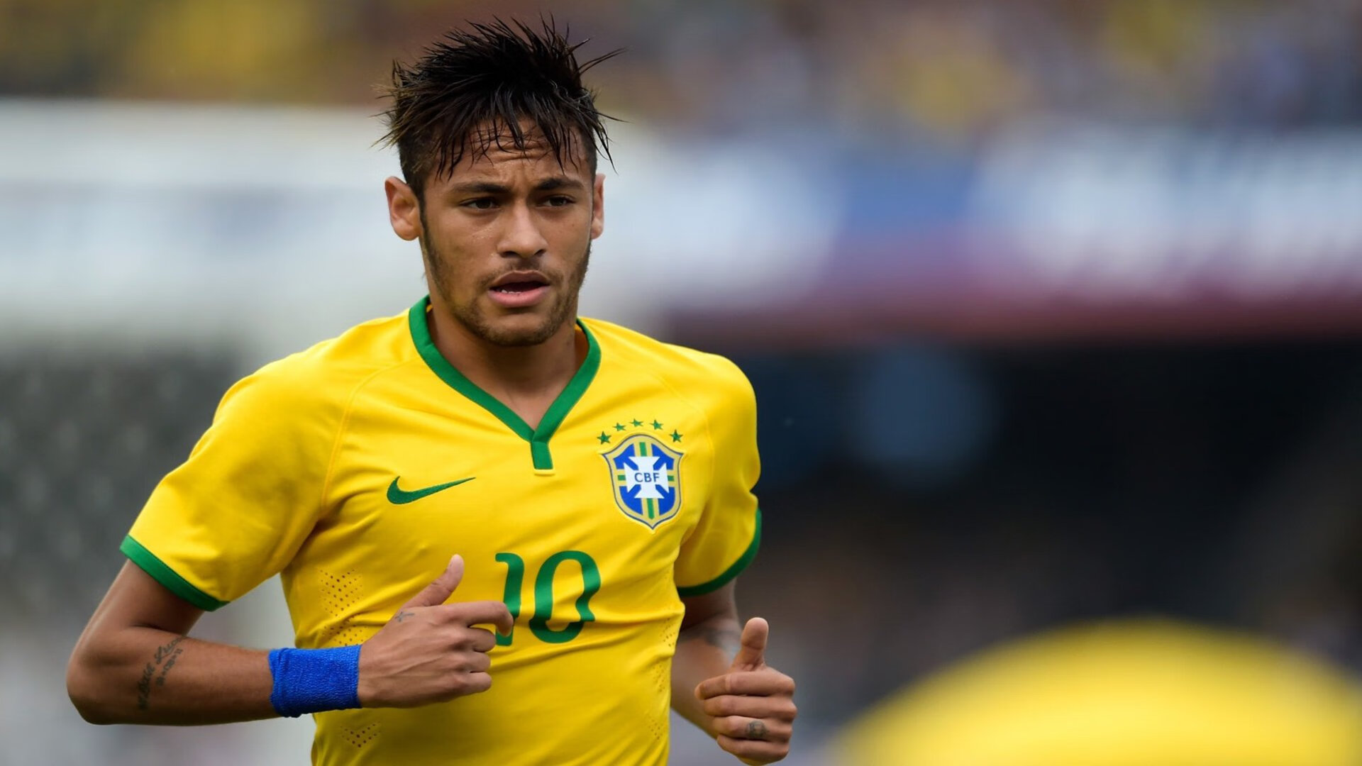 “羽毛球：简阳文体中心赛场高速对决，赛点难分难解”